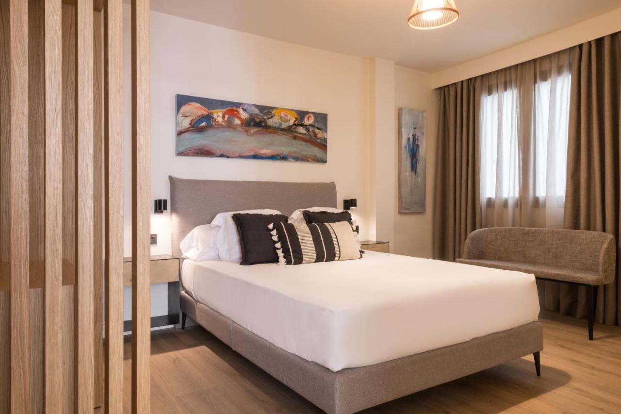 Puerta Catedral Suites Seville Luaran gambar