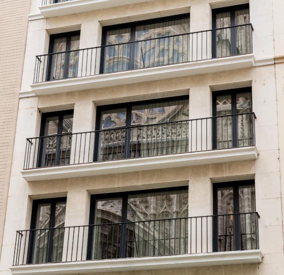 Puerta Catedral Suites Seville Luaran gambar