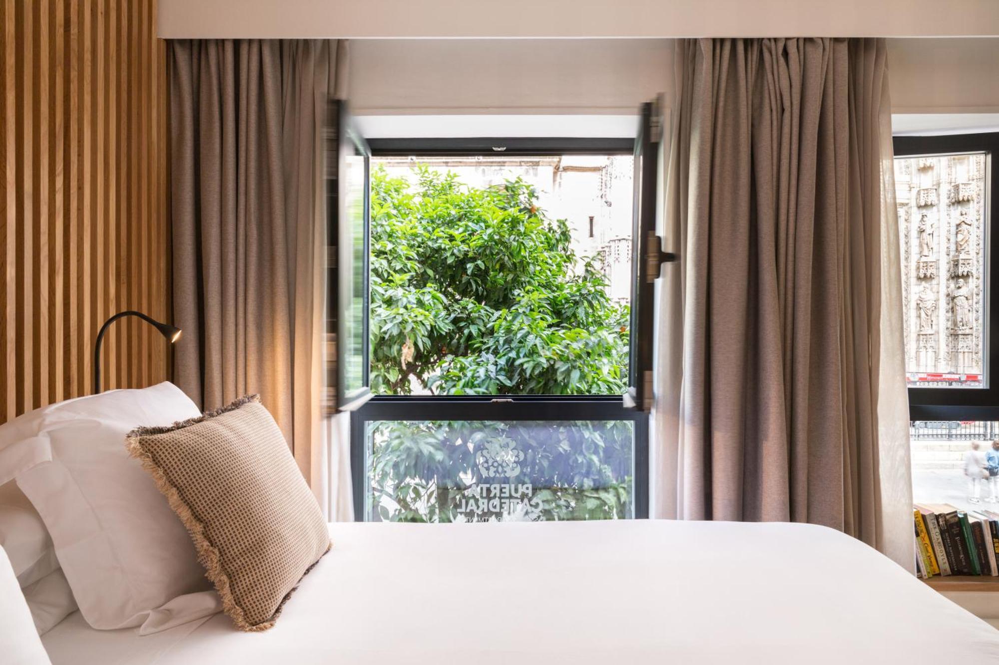 Puerta Catedral Suites Seville Bilik gambar