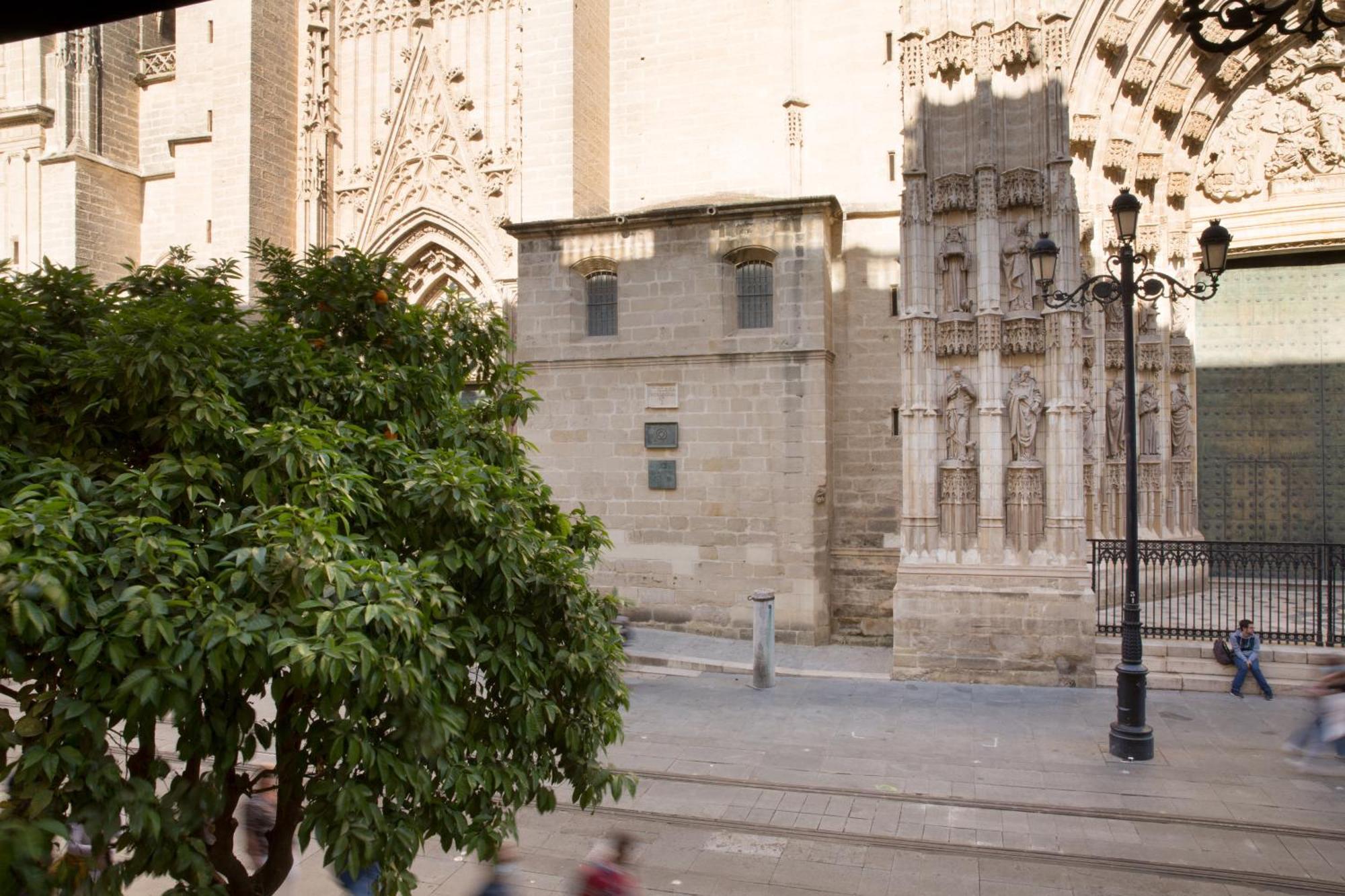 Puerta Catedral Suites Seville Bilik gambar