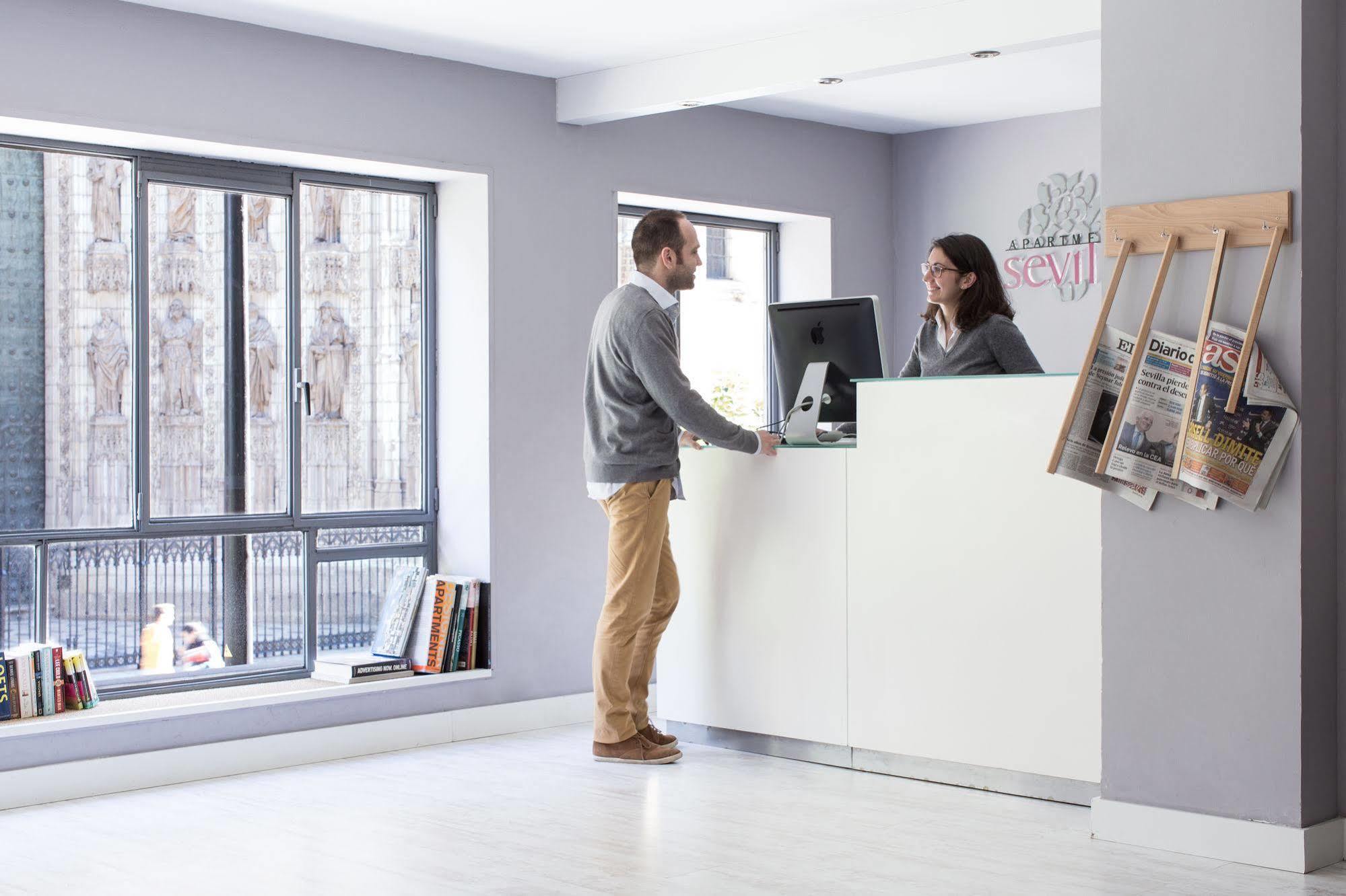Puerta Catedral Suites Seville Luaran gambar