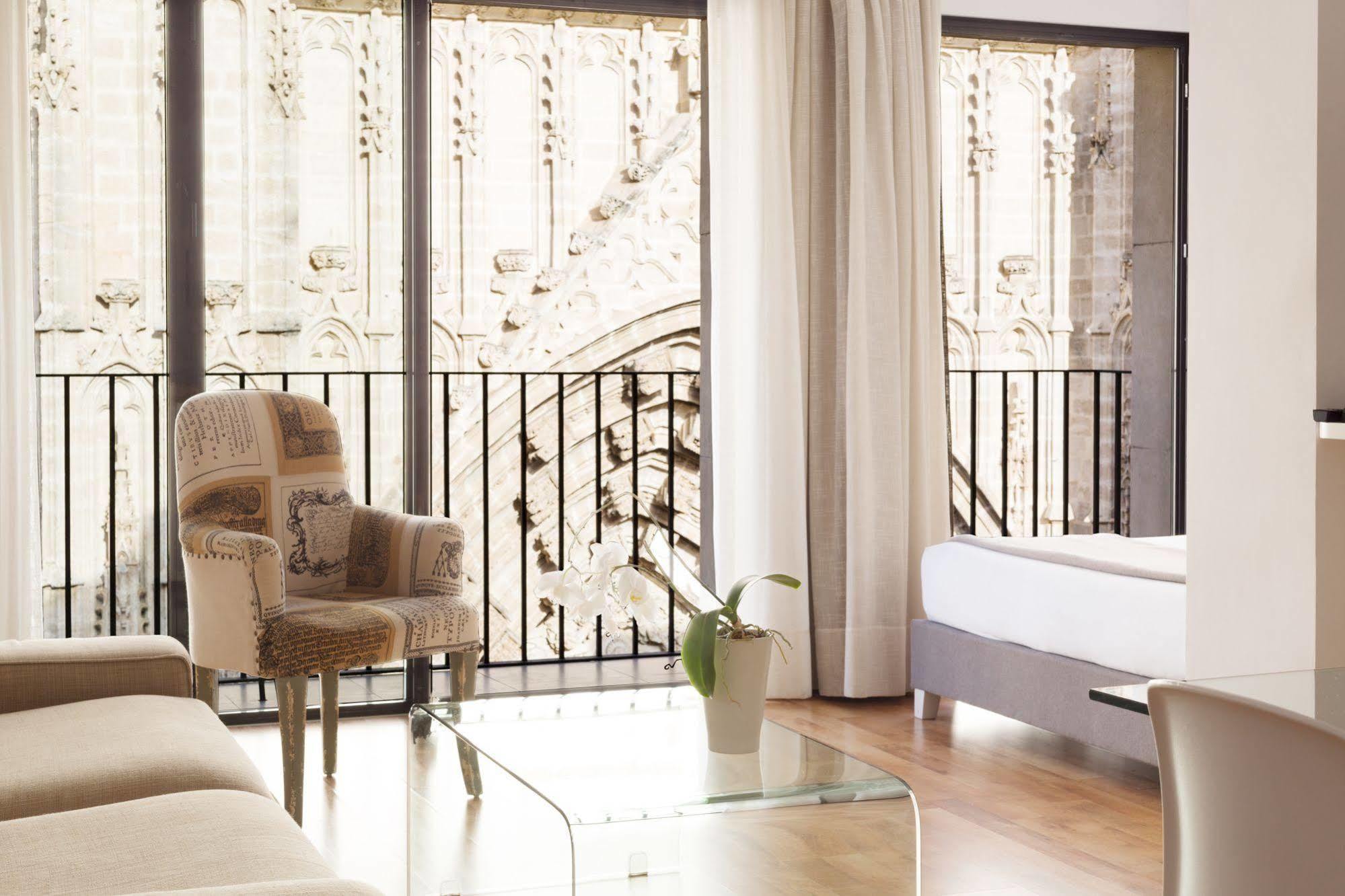 Puerta Catedral Suites Seville Luaran gambar