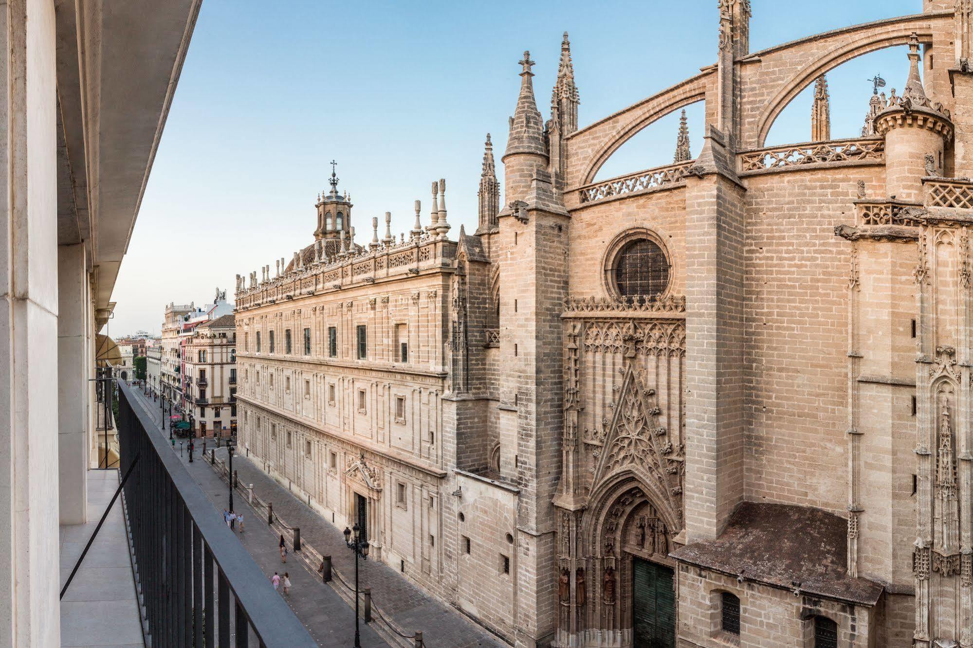 Puerta Catedral Suites Seville Luaran gambar